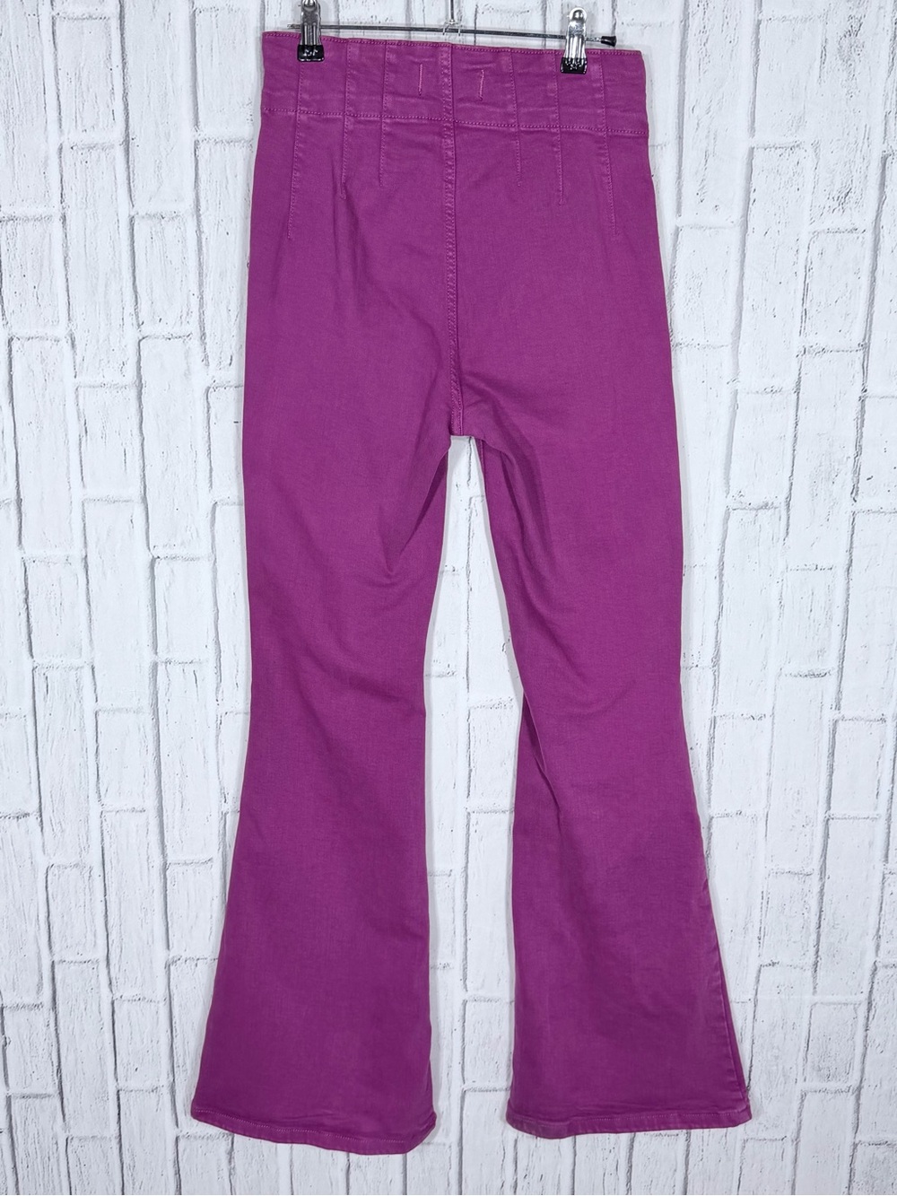 💜 We The Free Free People Magenta High Rise Flare Jeans Size 28 - Picture 3 of 6